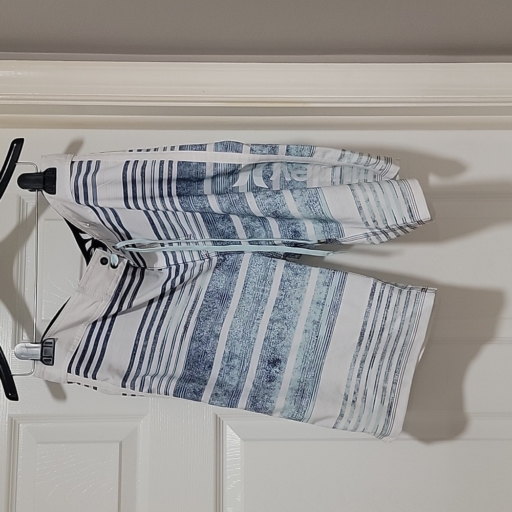 Hurley 34 blue and white swim shorts